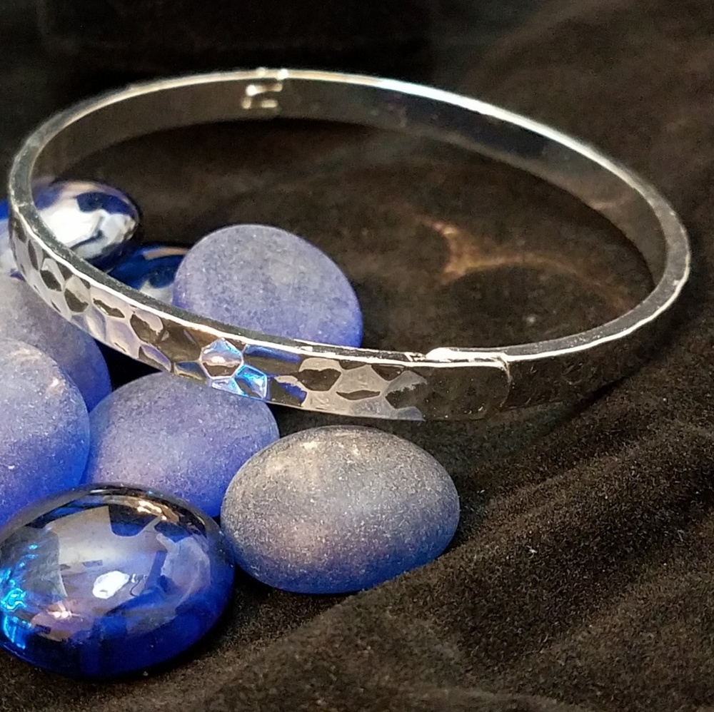 Snap simple bangle bracelet